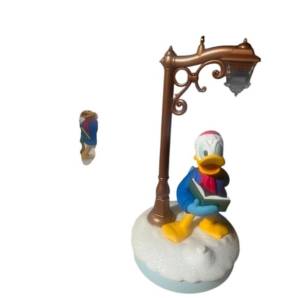 Hallmark Keepsake Jolly Donald Disney Christmas Carolers Storytellers Ornament - Picture 2 of 4